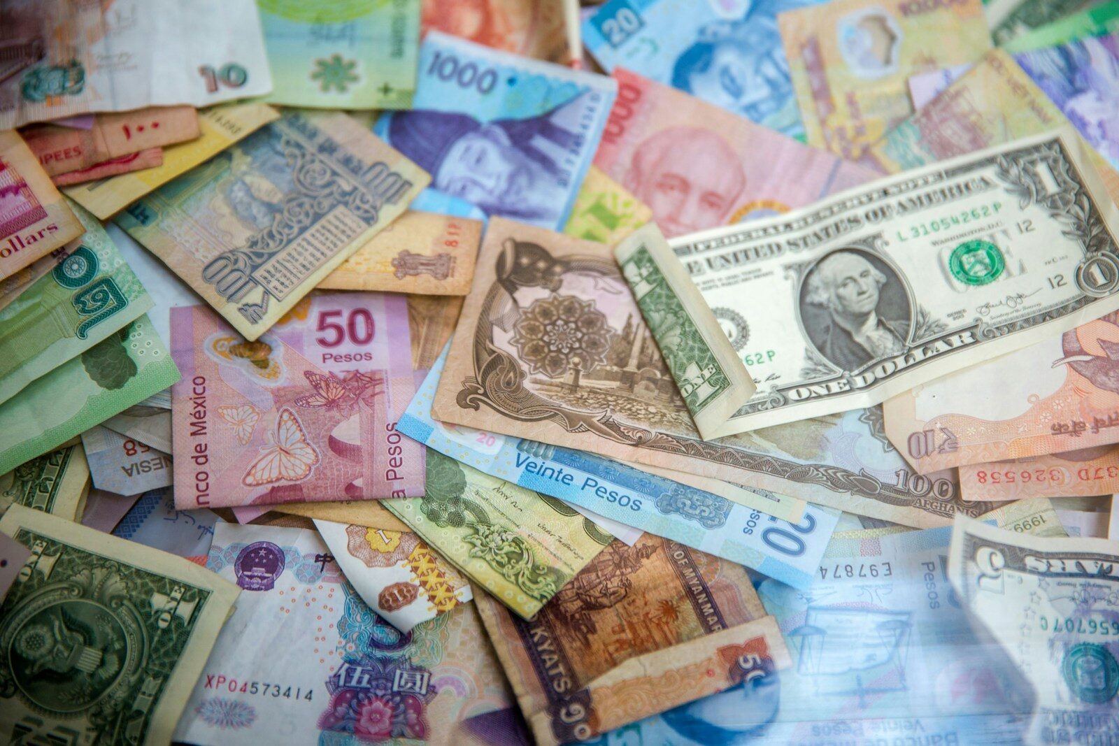 How Currency Exchange Impacts Your Moving Budget